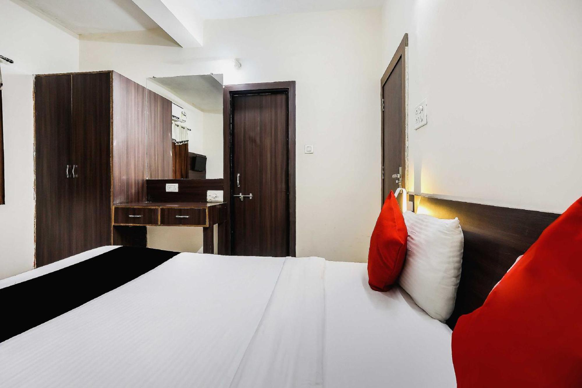 Collection O 3761 Hotel Shree Datta Индор Екстериор снимка