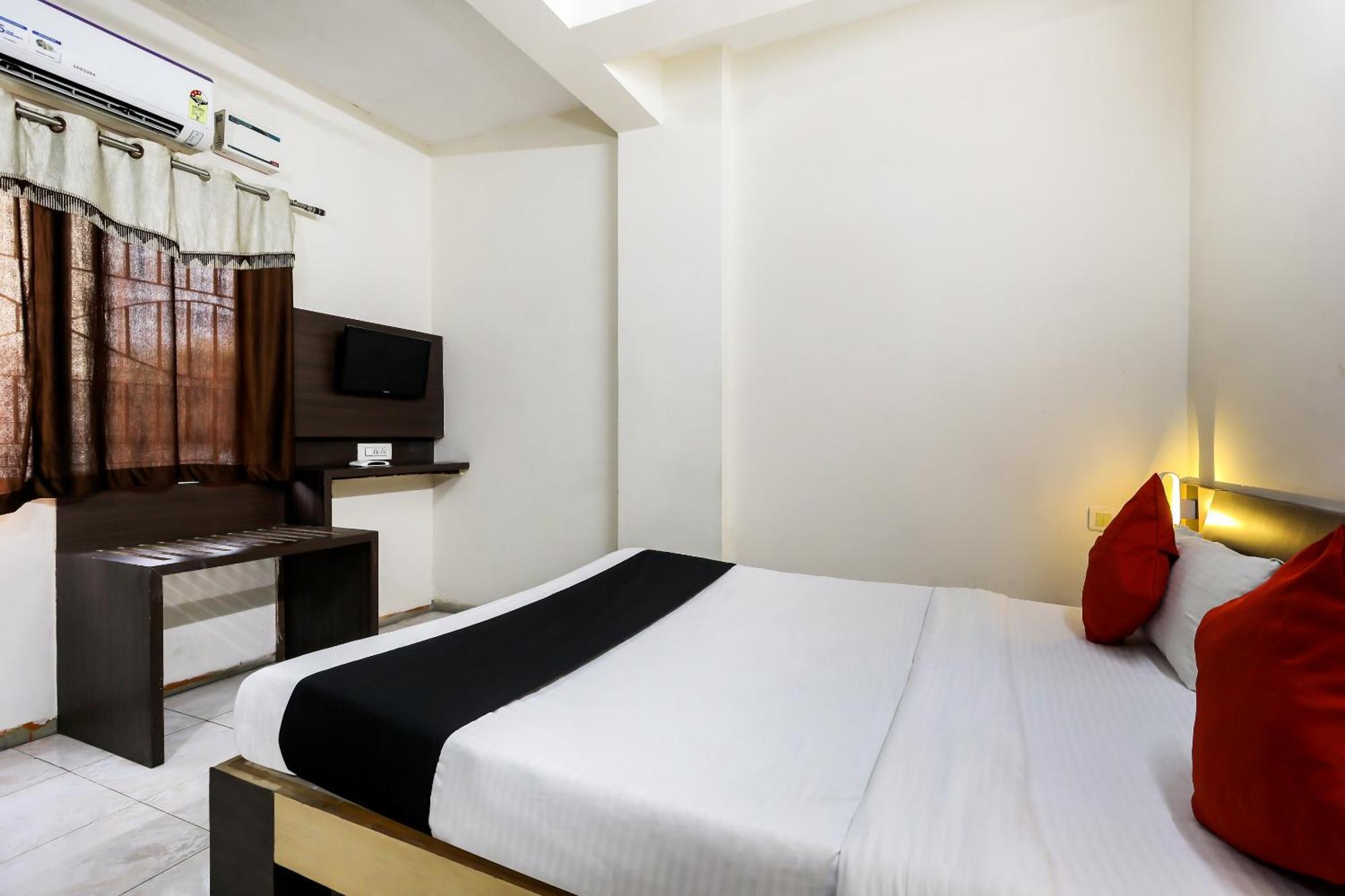 Collection O 3761 Hotel Shree Datta Индор Екстериор снимка